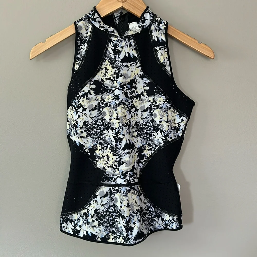 NWT Lululemon Water: Salt Swim SL Rashie Sz 4